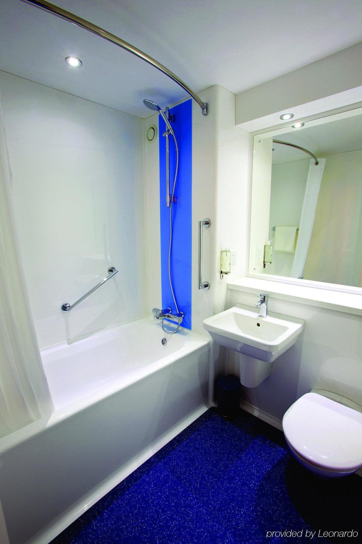 Travelodge Hotel 3*